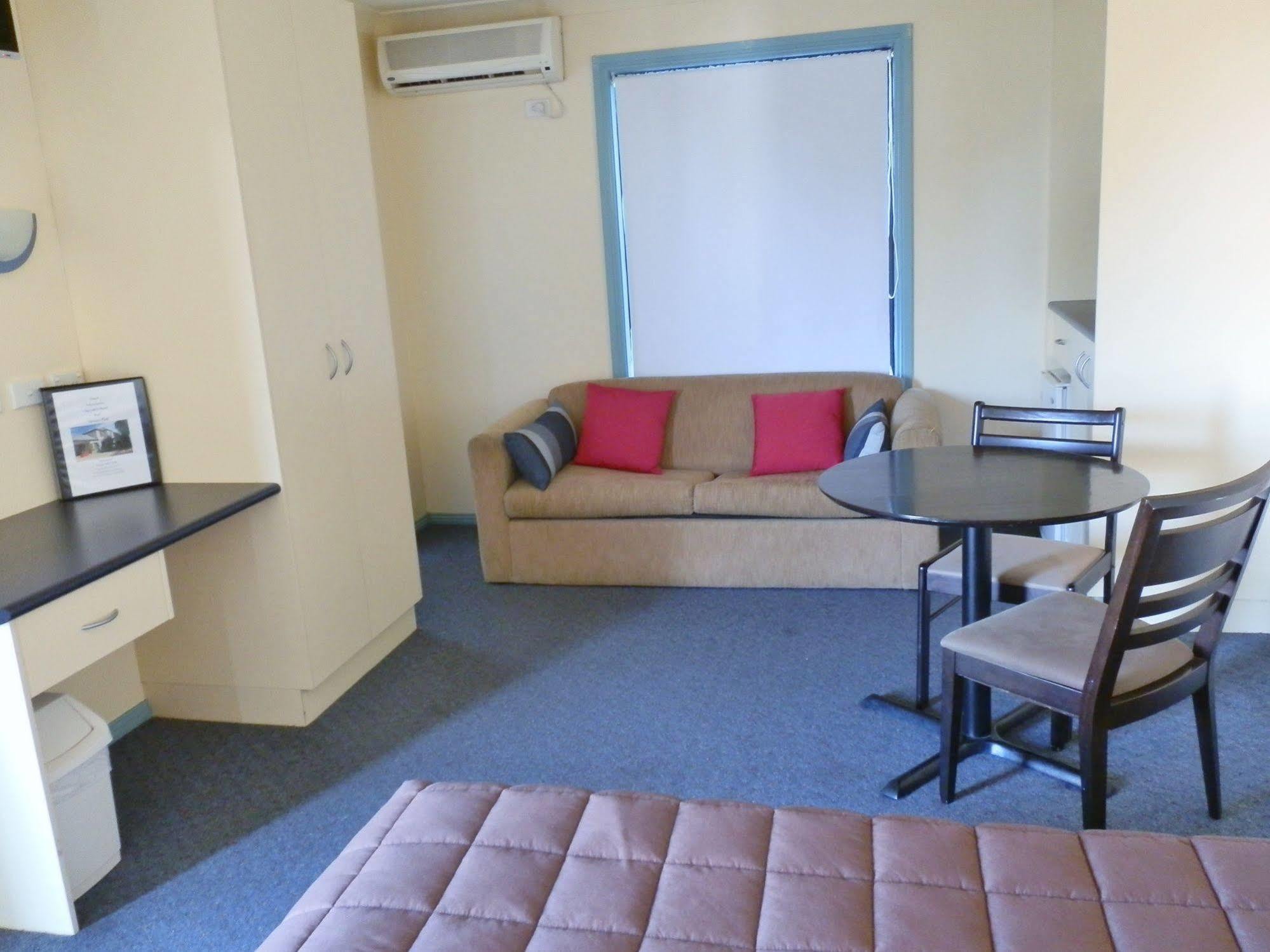 Narrabri Motel And Caravan Park Exterior photo